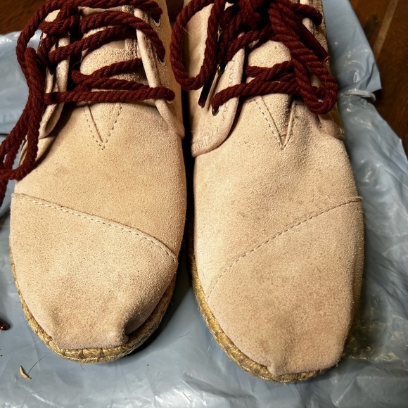 Toms Suede Pink floral embroidery mid top Moccasins shoes - Picture 6 of 6